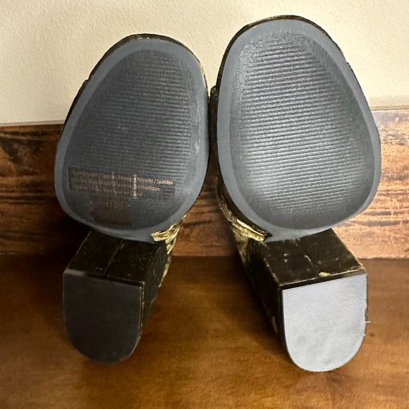 Cabi NWT Olive Green Velvet Block Heels SIZE 9 - Picture 3 of 14